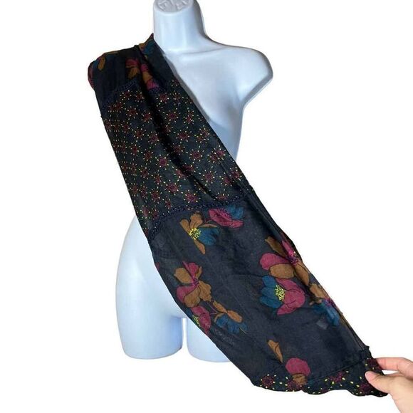 Loft Flower Print Infinity Scarf‎ - Picture 5 of 7